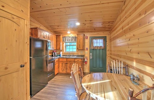 Millersburg Wohnung | NEU! Cabin Suite mit voll ausgestatteter Küche, Kamin und Balkon - eine halbe Meile nach Berlin!