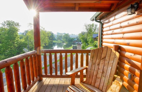 Millersburg Wohnung | NEU! Cabin Suite mit voll ausgestatteter Küche, Kamin und Balkon - eine halbe Meile nach Berlin!