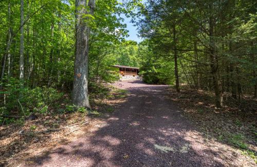Ashfield Haus | Cozy Log Cabin in Jim Thorpe