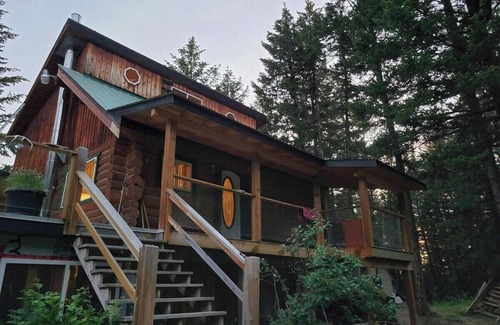 Bridge Lake Kabine | Cozy log cabin & studio on interlakes highway