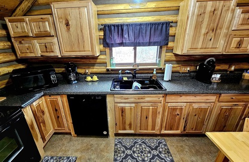 Markleysburg Kabine | Cozy log cabin with hot tub in Markleysburg!