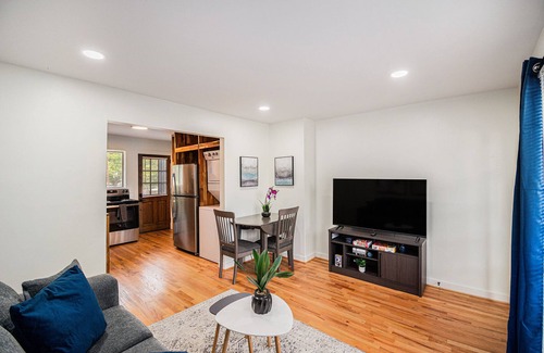 Norwood Wohnung | Cozy Luxury 2BR Apartment w/Free Parking – Near Downtown Birmingham