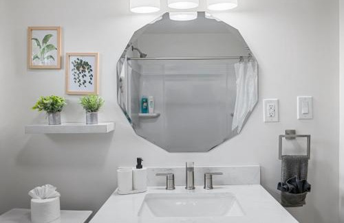 Natrona Heights Wohnung | Cozy & Modern 1 Bdr Apt Natrona