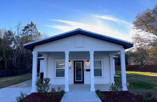 Waveland Haus | Cozy Modern Family Home Near Beach !