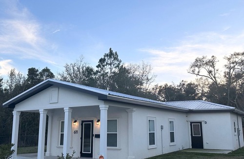 Waveland Haus | Cozy Modern Family Home Near Beach !