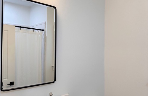 Waveland Haus | Cozy Modern Family Home Near Beach !