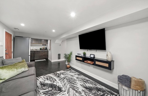 Albany Park Wohnung | Cozy, Modern Garden Unit