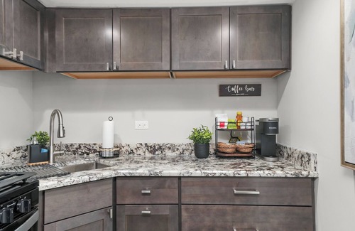 Albany Park Wohnung | Cozy, Modern Garden Unit