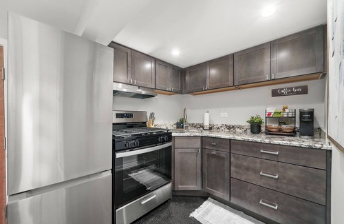 Albany Park Wohnung | Cozy, Modern Garden Unit