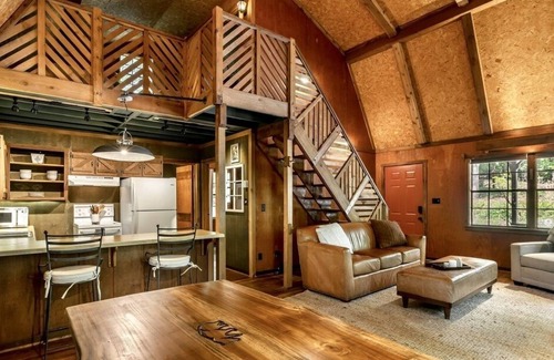 Walnut Mountain Kabine | Cozy Mountain Cabin near Blue Ridge and Ellijay