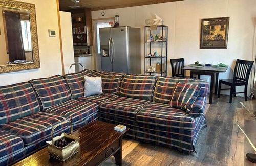 Jasper Kabine | Cozy mountain cabin on 15 acre Animal Sanctuary