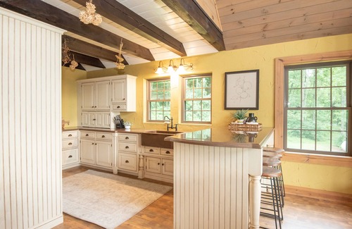 Everett Kabine | Cozy mountain escape/4 bdrm2bath/10mi to Bedford Springs/PickleBall & Basketball