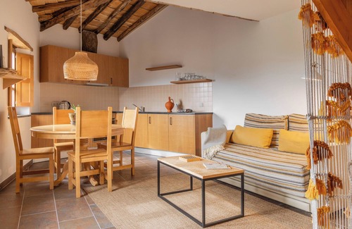 Lousa Haus | Cozy mountain retreat for two