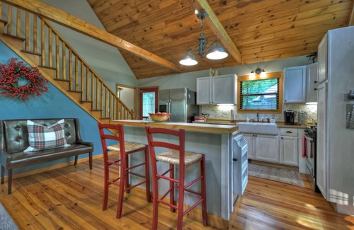 Walnut Mountain Haus | Cozy Mountain Retreat with Hot Tub, Wifi, and Community Amenities!