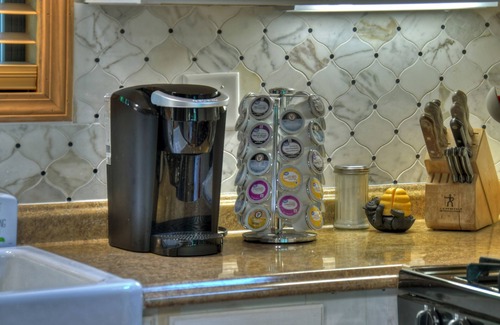 Walnut Mountain Haus | Cozy Mountain Retreat with Hot Tub, Wifi, and Community Amenities!