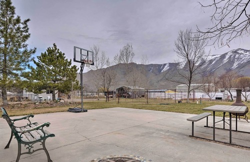 Lake Point Wohnung | Evolve | Mtn Apt: 10 Mi to Great Lake State Park