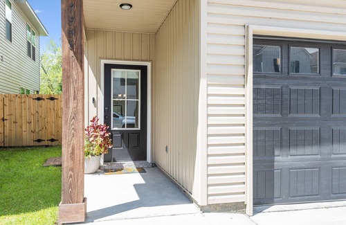 Highlands - Perkins Haus | Cozy, New & Spacious Townhome Near LSU