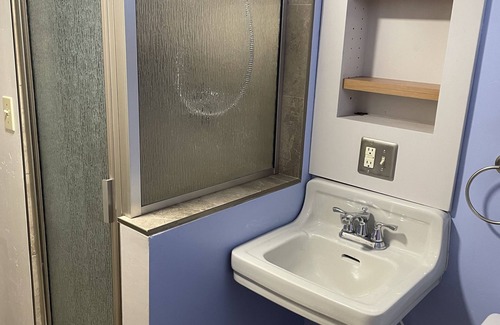 Logan Haus | Cozy Older Home Close to Campus, Downtown and Outdoor fun. Kid and Pet Friendly!