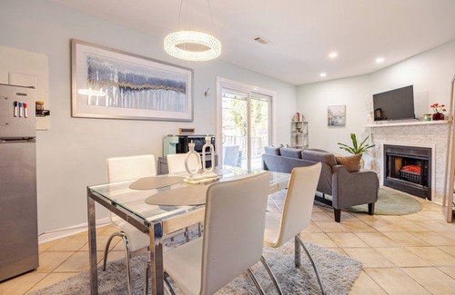 Herndon Haus | Cozy One-Bed Apartment in Heart of Herndon