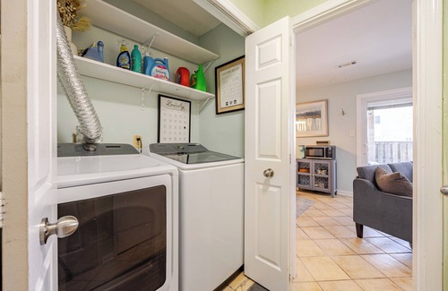 Herndon Haus | Cozy One-Bed Apartment in Heart of Herndon