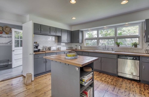 Orient Point Sonstige | Cozy Orient Farmhouse on 1.6 Acres with Pool and Walk to Beach