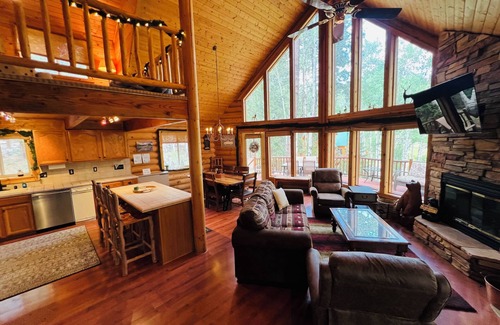 Mammoth Creek Kabine | Cozy Panguitch Lake Cabin Hot Tub Nestled in the Pines