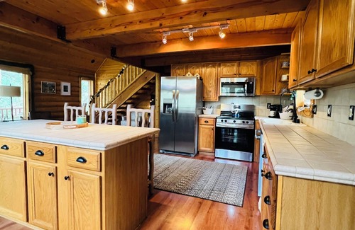 Mammoth Creek Kabine | Cozy Panguitch Lake Cabin Hot Tub Nestled in the Pines