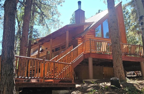 Mammoth Creek Kabine | Cozy Panguitch Lake Cabin Hot Tub Nestled in the Pines