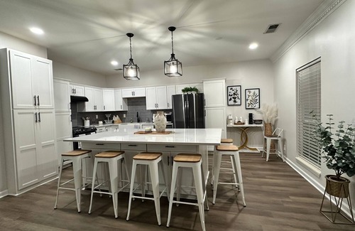 Pelham Haus | Cozy Pelham Cottage – Minutes from Oak Mountain Park/Pet-Friendly fees apply