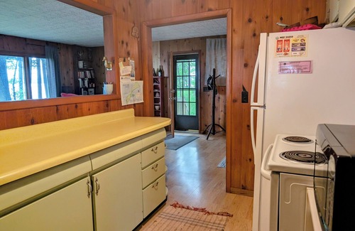 La Pointe Kabine | Cozy Pines Cabin - Wonderful Sunsets with Lake Superior Access!