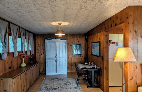 La Pointe Kabine | Cozy Pines Cabin - Wonderful Sunsets with Lake Superior Access!