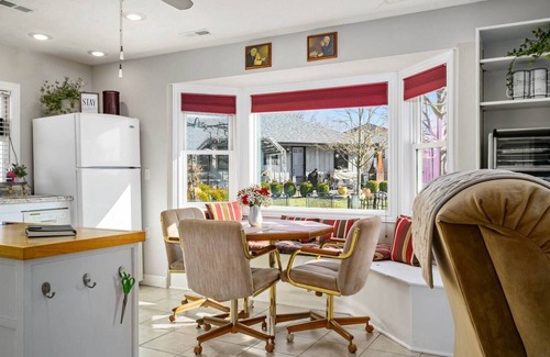 Springfield Hütte | Cozy private, 1 bed/1bath, fully handicapped accessible cottage, near Branson.