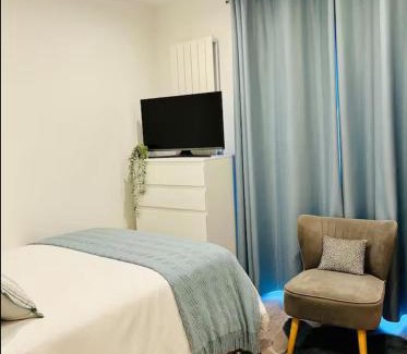 Moffat Haus | Cozy Private Access Room