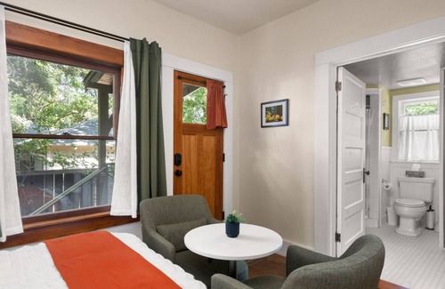 Chico Haus | | Cozy + Private | Near Enloe |