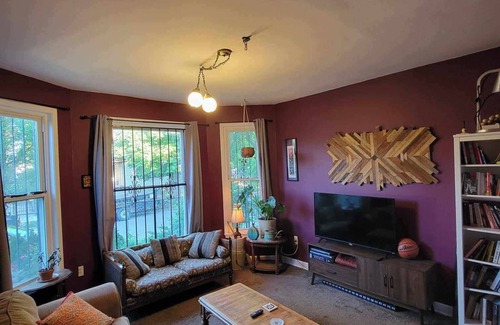 Mexicantown - Southwest Detroit Haus | Cozy Private Room