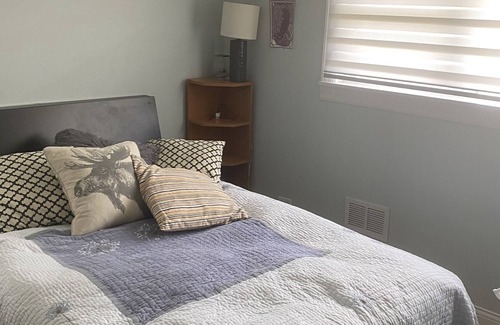 Lake Zurich Haus | Cozy private room with queen bed in Lake Zurich.