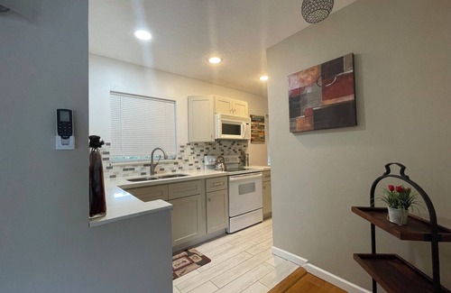 Riverside Park Wohnung | Zentral gelegen. Sauber und ruhig mit privatem Garten