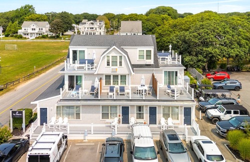 Falmouth Heights Hotel | Falmouth Getaway | Queen Bed | Walk to Beach