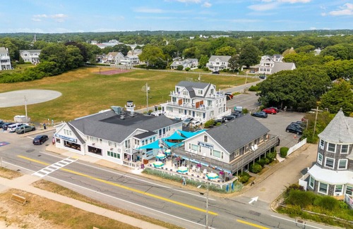 Falmouth Heights Eigentumswohnung | Ocean View 1 Queen Bed Room with Vibrant Vibe