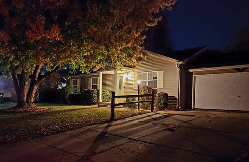 Elkhart Haus | Cozy & Quiet Home with Memory Foam and Pet Friendly with Fenced Yard