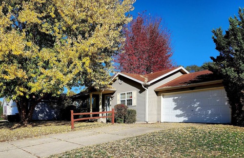 Elkhart Haus | Cozy & Quiet Home with Memory Foam and Pet Friendly with Fenced Yard