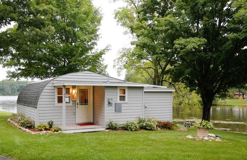 Paw Paw Haus | Cozy Quonset Hut On Maple Lake