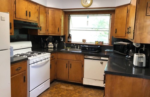 Shelter Island Heights Haus | Cozy Ranch five minutes from Mashomack Preserve, beaches and miniature golf.