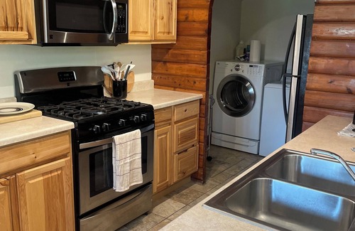 Upper Rattlesnake Kabine | Cozy Rattlesnake Creekside Cabin Retreat