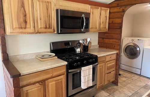 Upper Rattlesnake Kabine | Cozy Rattlesnake Creekside Cabin Retreat