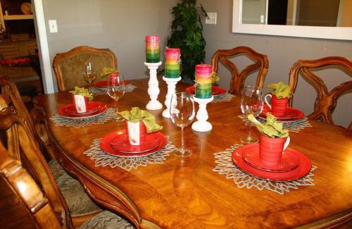 Forest Park Haus | Cozy, Relaxing 4-Bedroom House in Forest Park