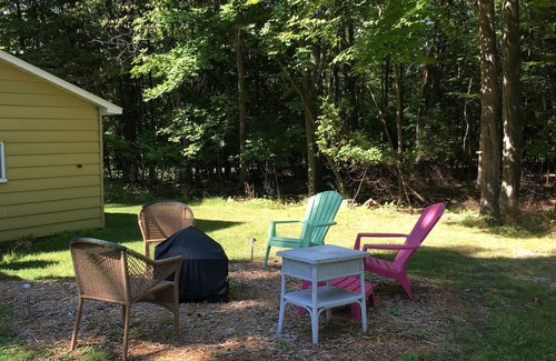Charlevoix Hütte | SCHÖNER ORT! Sonnenuntergänge, Lake Michigan nur wenige Schritte entfernt