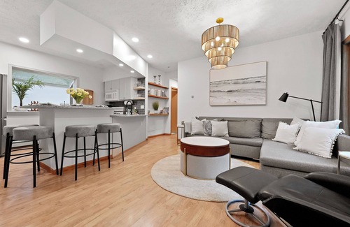 Traverse City Hütte | Cozy retreat steps away from trails & beaches, also near wineries & downtown