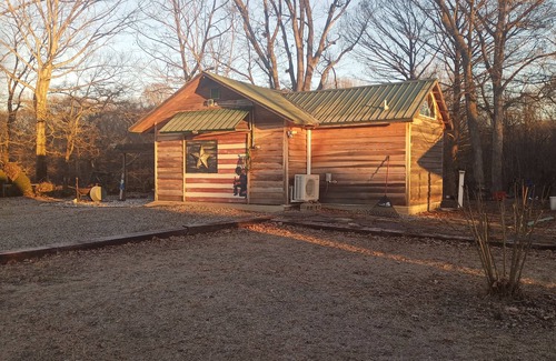 Pangburn Kabine | Cozy romantic cabin with 1 bedroom and WiFi, AC in peaceful Pangburn