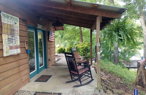 Pangburn Kabine | Cozy romantic cabin with 1 bedroom and WiFi, AC in peaceful Pangburn